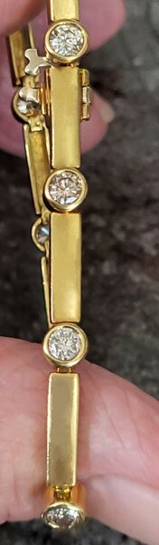 18ct Gold & Diamond Bracelet.16.9g. TCW- 2.82 Cts