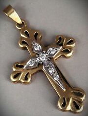 18ct Gold & Diamond Paste Cross. 5.1 Grams.