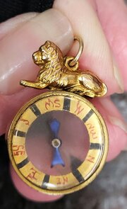 9ct Victorian Compass With Lion Mount. Fob.1883.