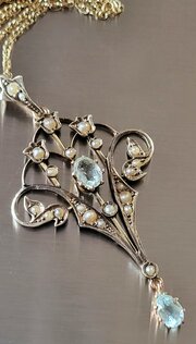 Antique 9ct Aquamarine & Pearl Pendant & Chain.