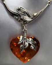Silver & Amber Heart Necklace.9.7g.