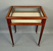 Bijouterie Display Table 