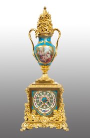 Napoleon III Clock In Gilded Bronze And Sèvres.
