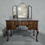 Superb Queen Anne Dressing Table