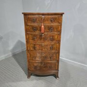 Very Good Queen Anne Burr Walnut Chest Of Drawers
