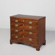 George III Mahogany Bachelors Chest Of Drawers
