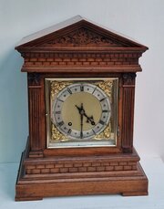 Quarter Striking Mantel / Table Clock