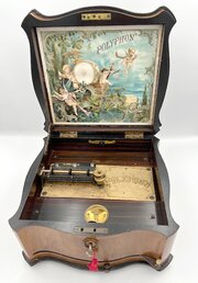 Polyphon Serpentine Cased Disc Player