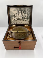 Symphonion Style 10 Disc Player With 10 Discs 1899