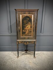 18th Century Chinoiserie Japanned Corner Cabinet 
