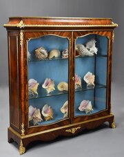 Fine Quality 19thc French Kingwood Display Cabinet