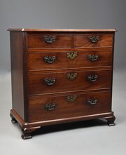 Fine quality George III mahogany chest of drawers