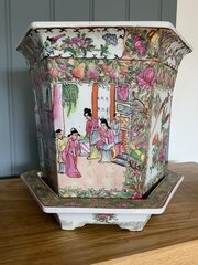 Chinese Qing Dynasty Famille Rose Hexagonal Planter 