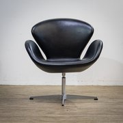 Retro Swan Chair Model No. 3320