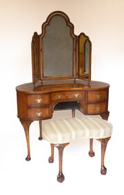 Walnut Queen Anne Style Dressing Table With Stool 