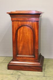 19thc. Mahogany Pedestal