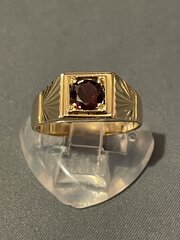 9ct Garnet Signet Ring