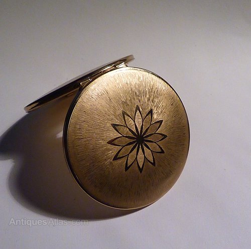 Vintage compacts for apologise, but Are certainly Vintage compacts for