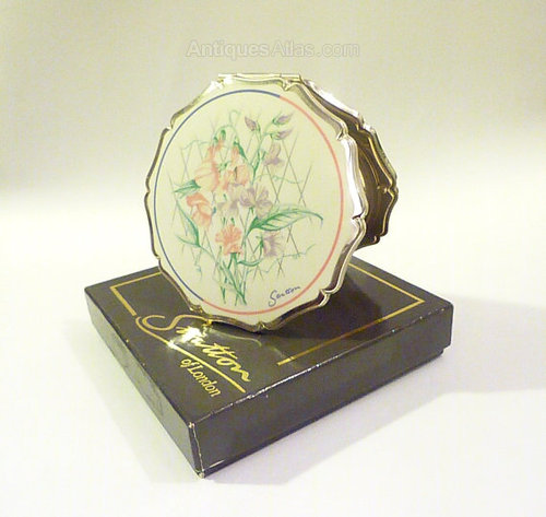 Antiques Atlas - Vintage Gifts For Women Floral Compact