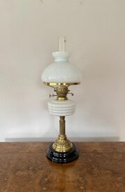 Attractive Quality Antique Edwardian Oil Lamp 