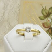  Vintage 18ct Gold Diamond Solitaire Ring 