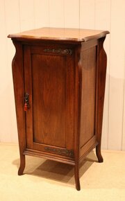 Substantial Arts & Crafts Oak Cabinet