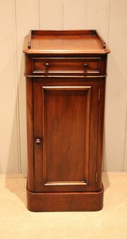 Victorian Mahogany Bedside Cabinet