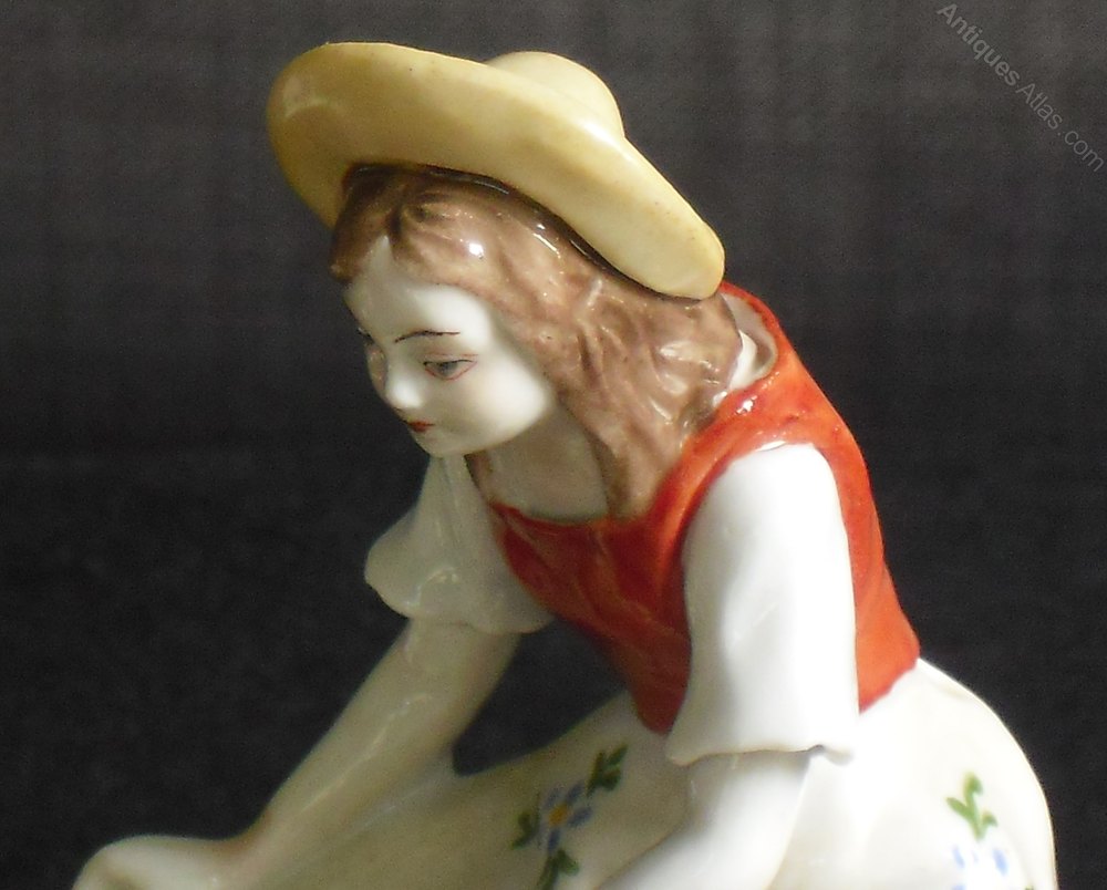 Antiques Atlas Pair Of Sitzendorf German Porcelain Figures