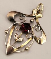 9ct Gold & Garnet Art Nouveau Pendant.
