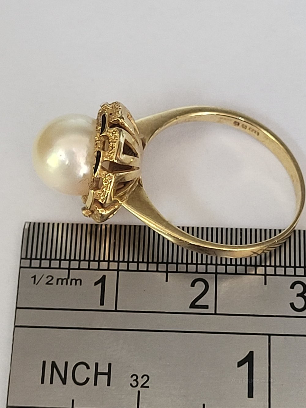 Antiques Atlas 9ct Gold & Pearl Statement Ring. L1/2.
