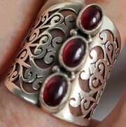 Pierced Silver & Garnet Long Finger Ring.Q.