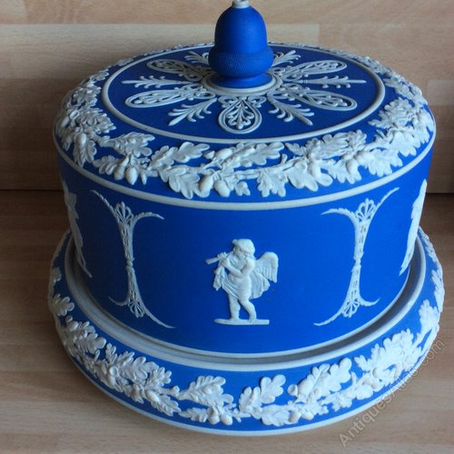 Antiques Atlas - LARGE JASPERWARE CHEESE DOME PALE BLUE DUDSON Antiques Atlas - LARGE JASPERWARE CHEESE DOME PALE BLUE DUDSON