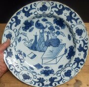 A Lively Delft Charger