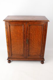 Small Edwardian Oak Bookcase / Hall Cupboard