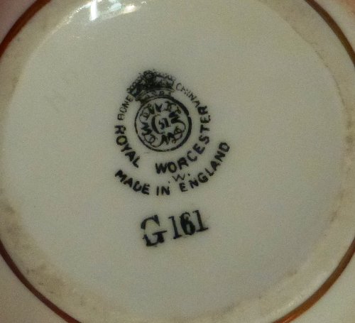 Antiques Atlas - Royal Worcester Fruit Pattern Vase Signed Roberts Antiques Atlas - Royal Worcester Fruit Pattern Vase Signed Roberts