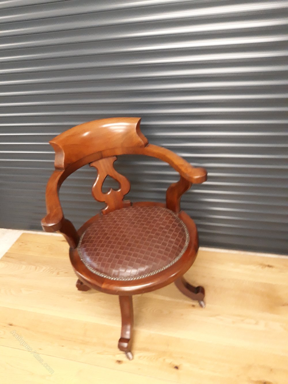 A Victorian Walnut Desk / Office Chair Antiques Atlas