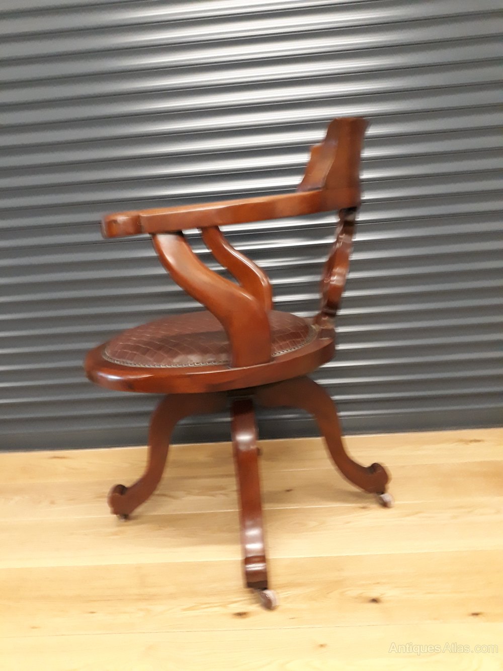 A Victorian Walnut Desk / Office Chair Antiques Atlas