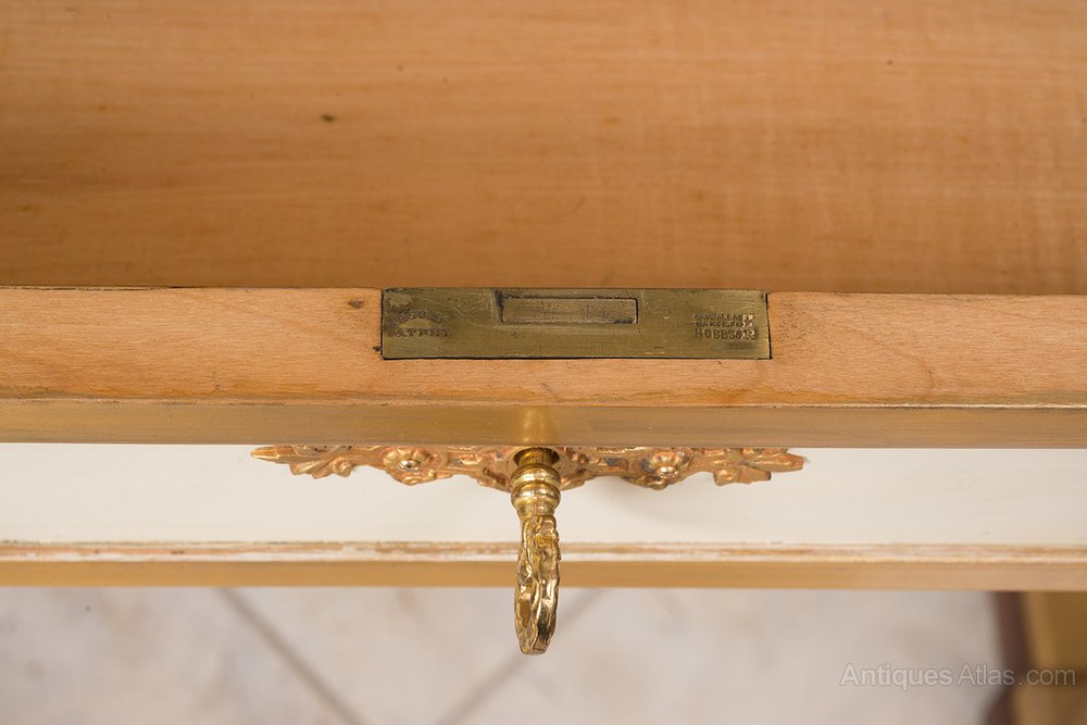 Lacquer And Gold Display Signed Hobbs And Co Antiques Atlas