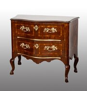 Sicilian Walnut Chest Of Drawers. 18th Century.