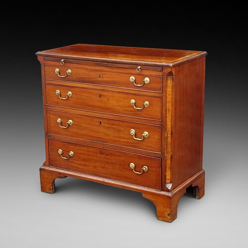 George III Mahogany Bachelors Chest of 4 Drawers