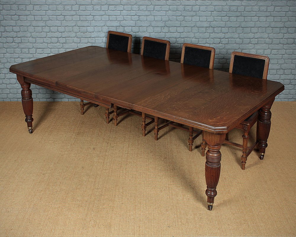 19th.c. Extending Oak Dining Table C.1890. ac049a5303 / 31655
