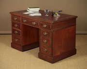 Edwardian Mahogany Pedestal Desk C.1905.