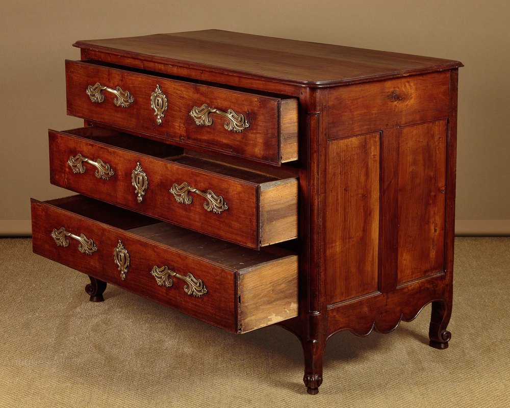 Large 18th.c. French Commode C.1760 Antiques Atlas