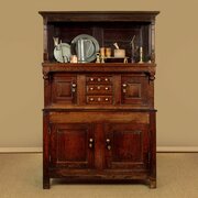 Small Welsh Oak Cwpwrdd Tridarn C.1760