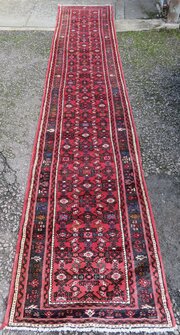 Hamadan Narrow Runner. 407cm X 84cm.