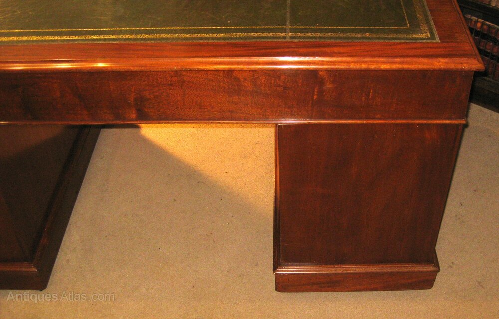 Victorian Mahogany, Round Cornered, Pedestal Desk as513a1105 / 6342 ...