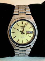 Vintage Seiko 5 Mens Wrist Watch 21 Jewels + Day 