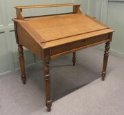 French Oak Hotel Restaurant, Reception Greeter