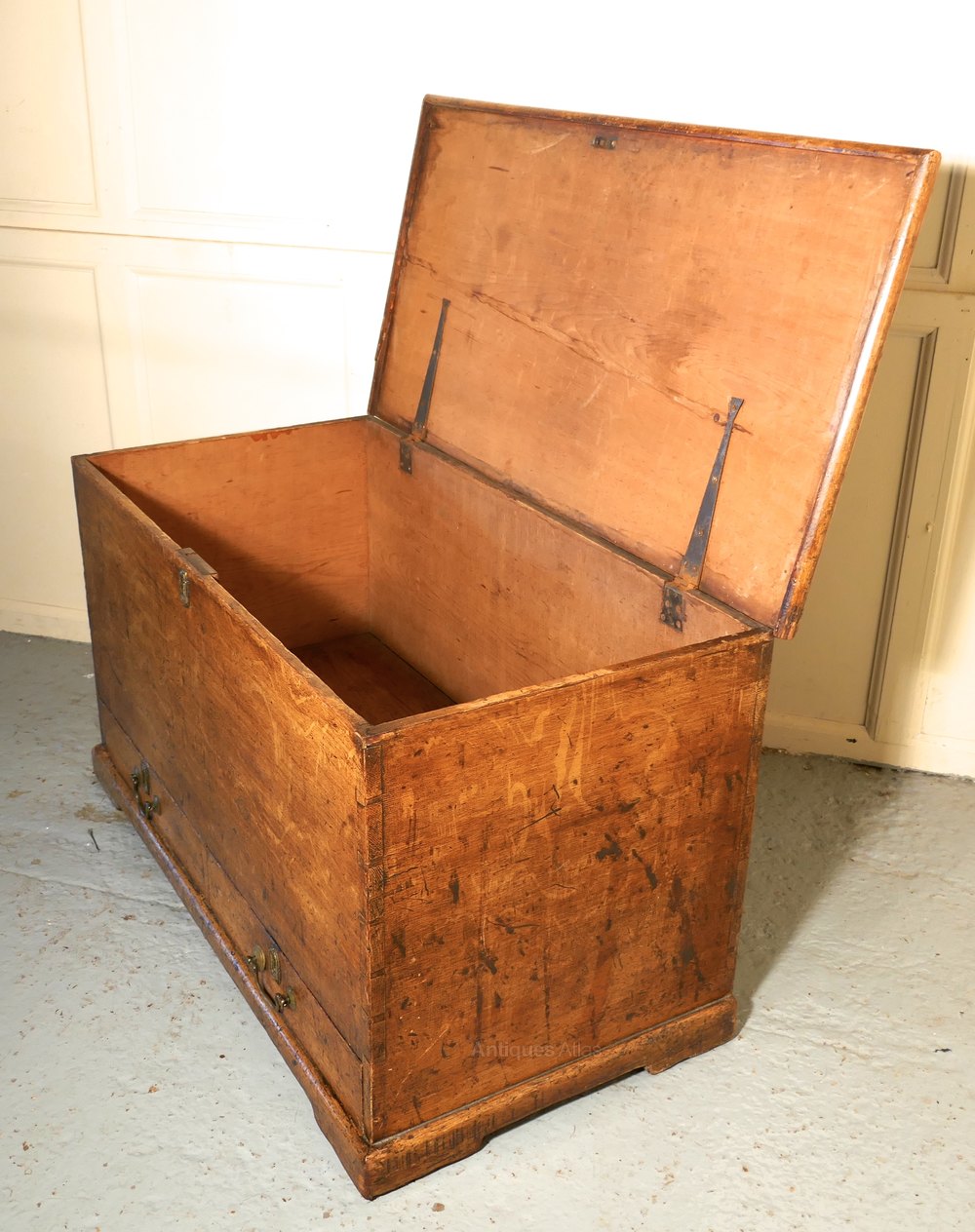 Golden Finish Oak 2 Drawer Mule Chest Antiques Atlas
