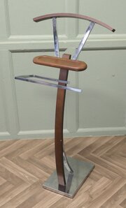 Retro Chic Gentleman’s Floor Standing Suit Hanger 